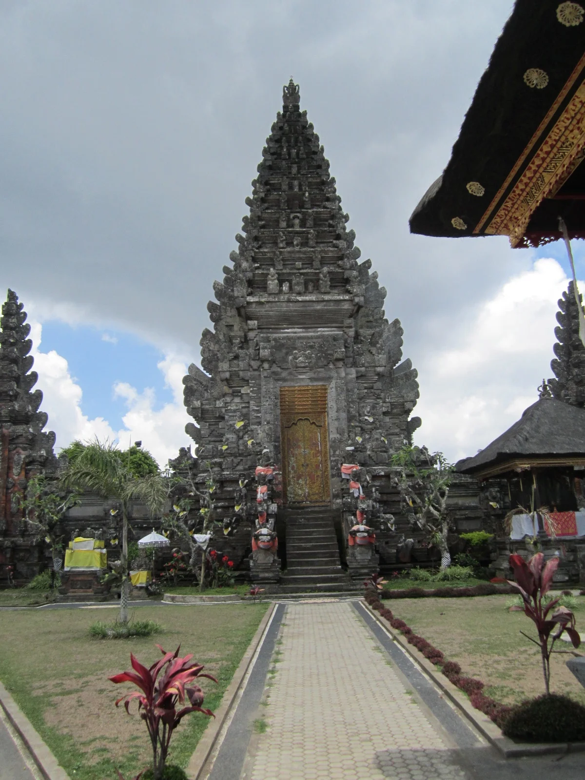 Pura Ulun Batur's towering middle gate
