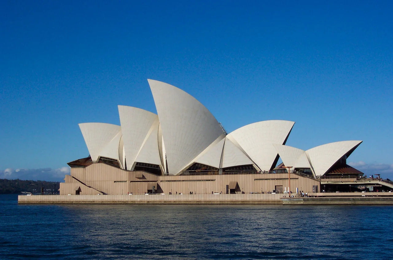 Sidney Opera Teatrining umumiy ko'rinishi
