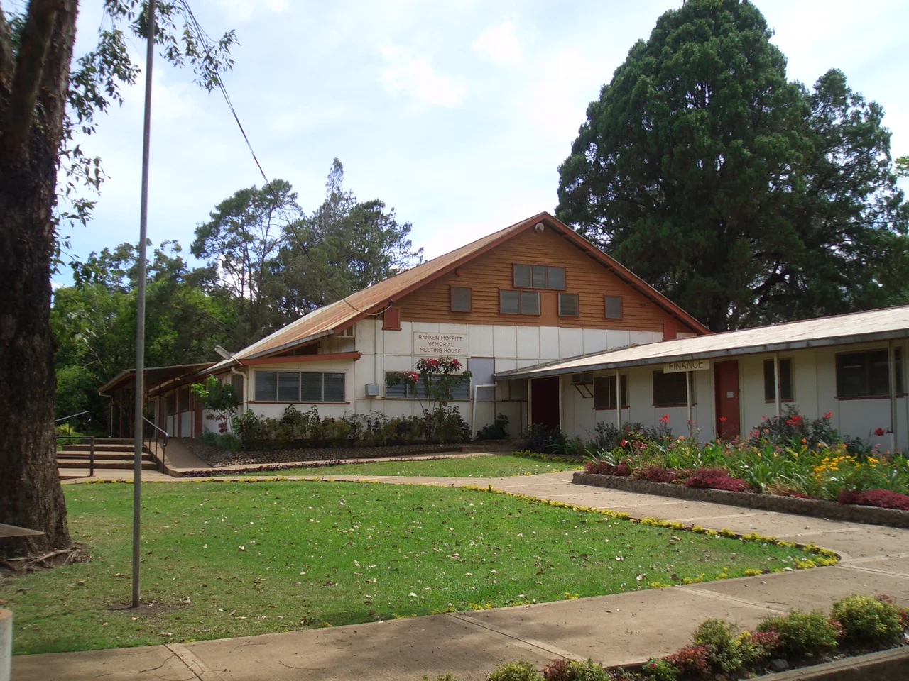 Ukarumpa meeting house. Taken by User:PeterMarkSmith Dec 2006.