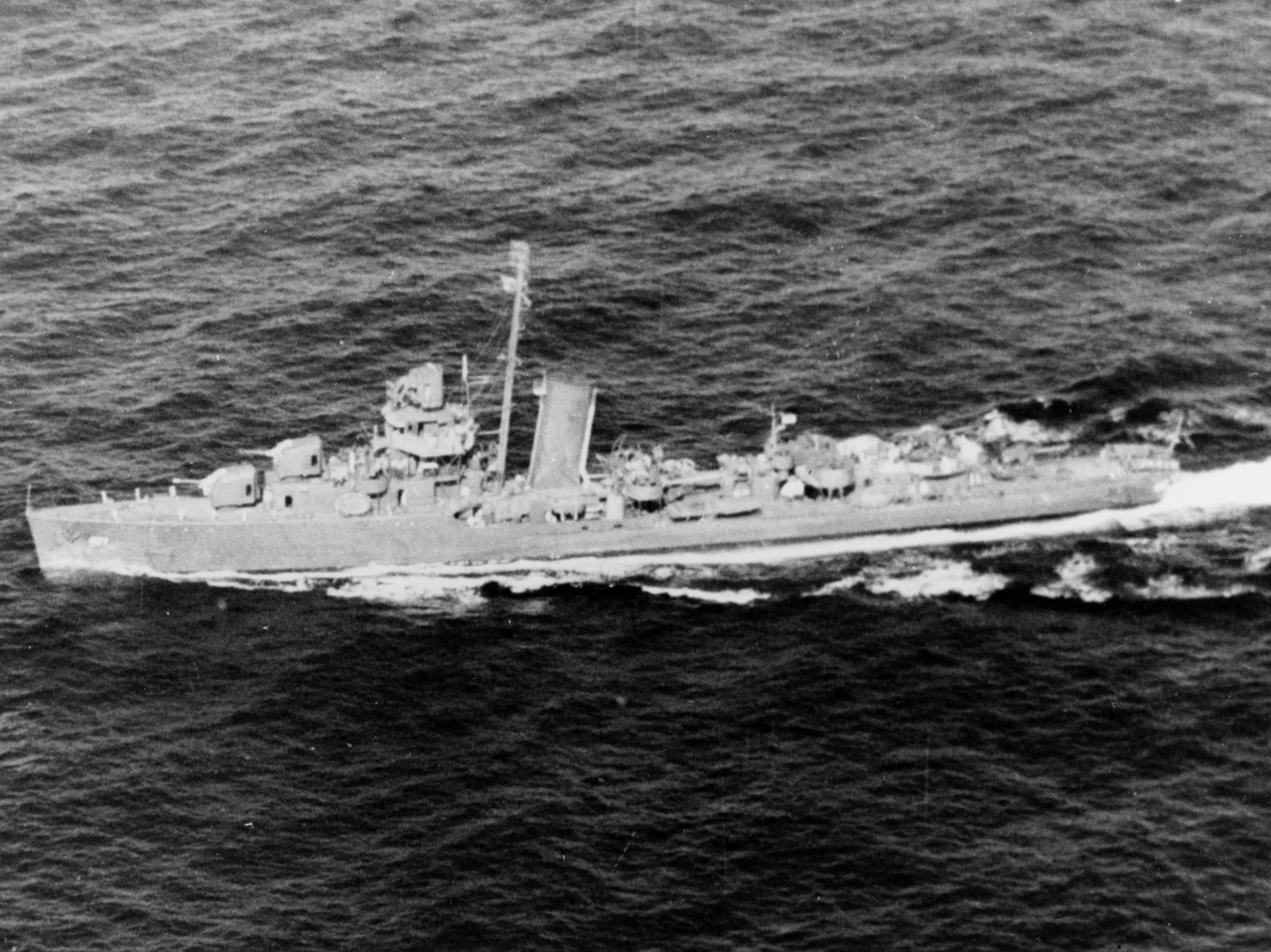 The U.S. Navy destroyer USS Sterett (DD-407) underway at sea, circa 1943.