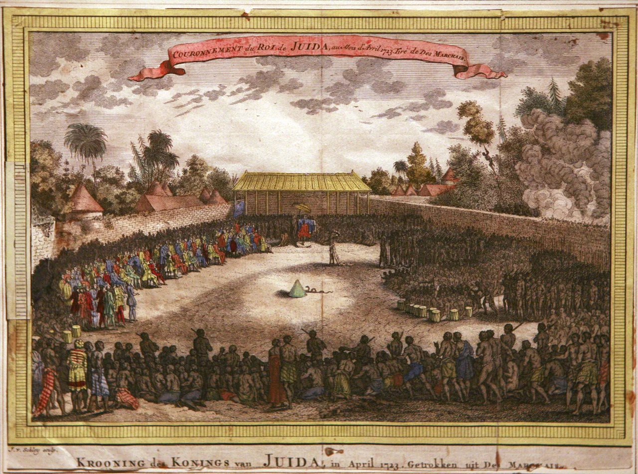 Crowning of the King of Whydah, april 1723, engraving by Jacob van der Schley/Jacob van Schley (1715-1779). Print from the book by "Des Marchais".
On display at the Musée de la Compagnie des Indes in Port-Louis