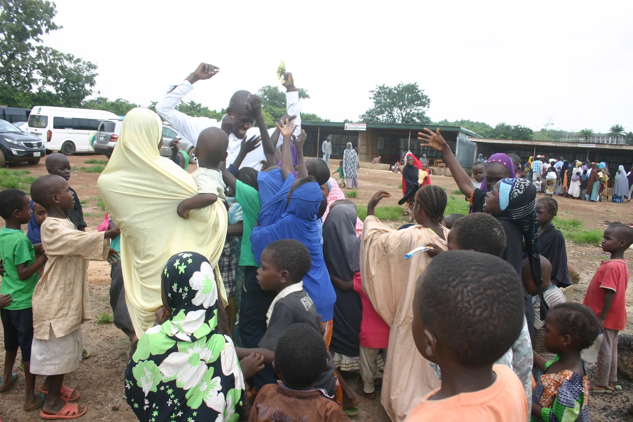 We went to Bama and Gwoza Internally Displaced People (IDP) Camp at Durumi, Area 1, Abuja to give them drugs, medical check-ups and counseling with 5 Medical Doctors.
A short story on how the journey went;
As we got there, we started calling the women and children, as their men has gone out for work. At first, they refused to come for reason best known to them.
After some time, some women began to come but the turn up was still low. At that moment, we were yet to fathom why they were dragging foot to come and collect free drugs. Until I met a little boy, his name is Ali, he was like the leader of the little lads. It was him that gave me the idea that we should get them food instead of drugs.
That was how the idea of food for drugs came into our mind. Collect your drugs before we give you food, simple. Before we could know it, the little Ali has already mobilized almost all the children in the camp and the women simply because we provided food as incentives until we were overwhelmed.
It even got to a point where they drag the food from our hands due to extreme starvation.