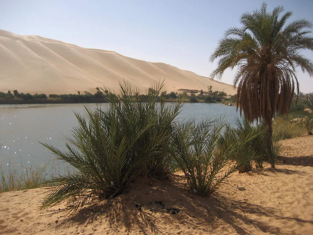 Lake Gaberoun (Daouda) in the Libyan Sahara,