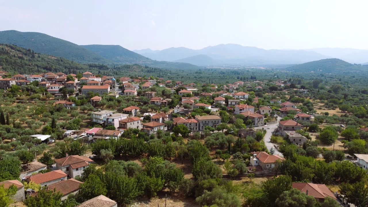 Άποψη του χωριού το 2024. Αριστερά στη φωτογραφία η εκκλησία της Αγίας Τριάδας.