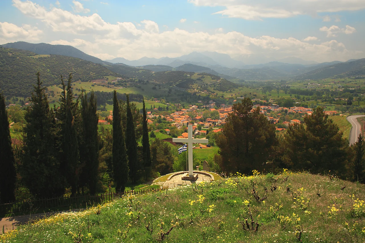Kalavrita / Kalavryta,
Ort in de:Achaia auf der de:Peloponnes in 740m.

Small town in en:Achaia, en:Peloponnese, en:Greece 2220ft.