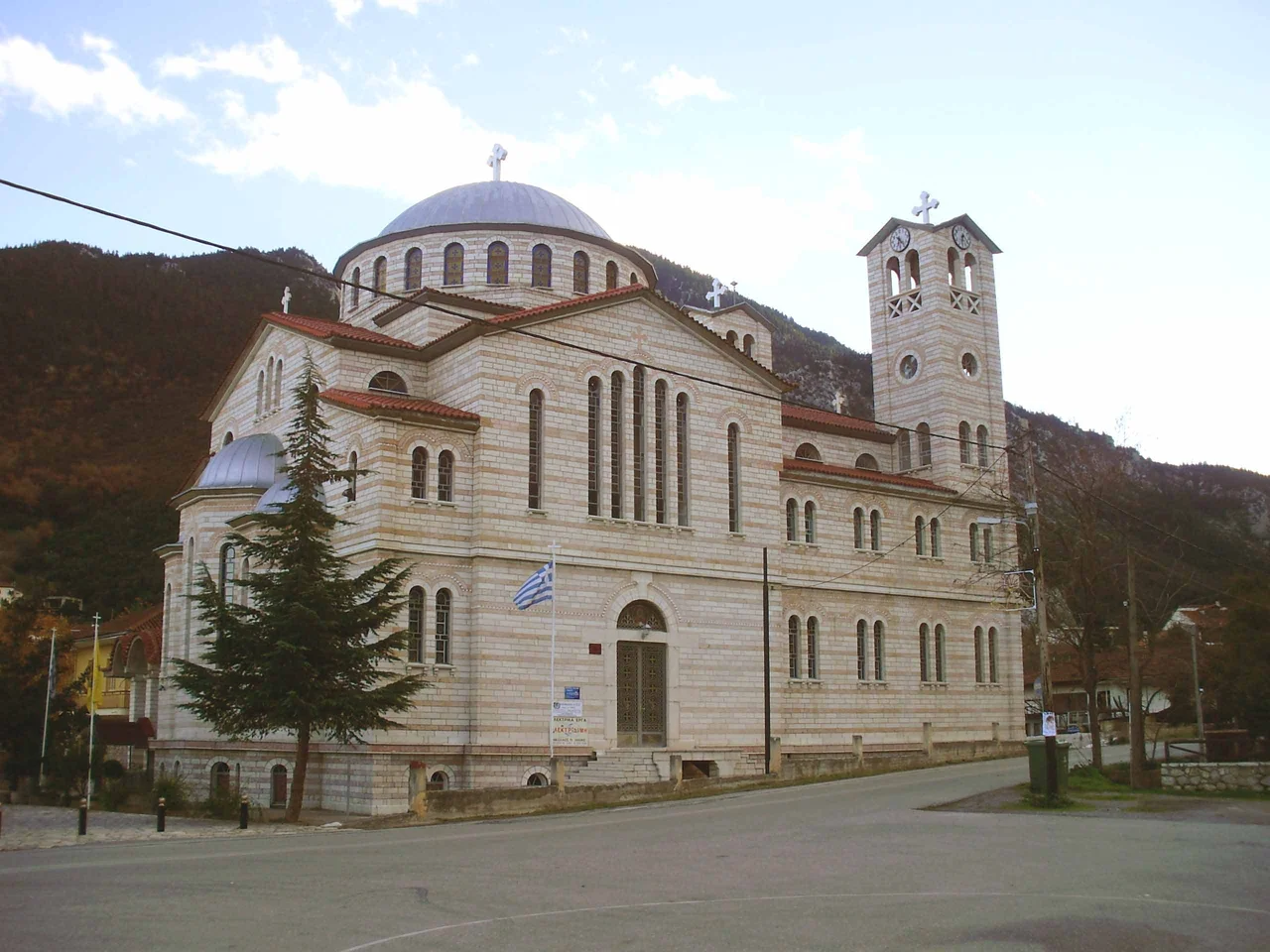 Gravia, central church