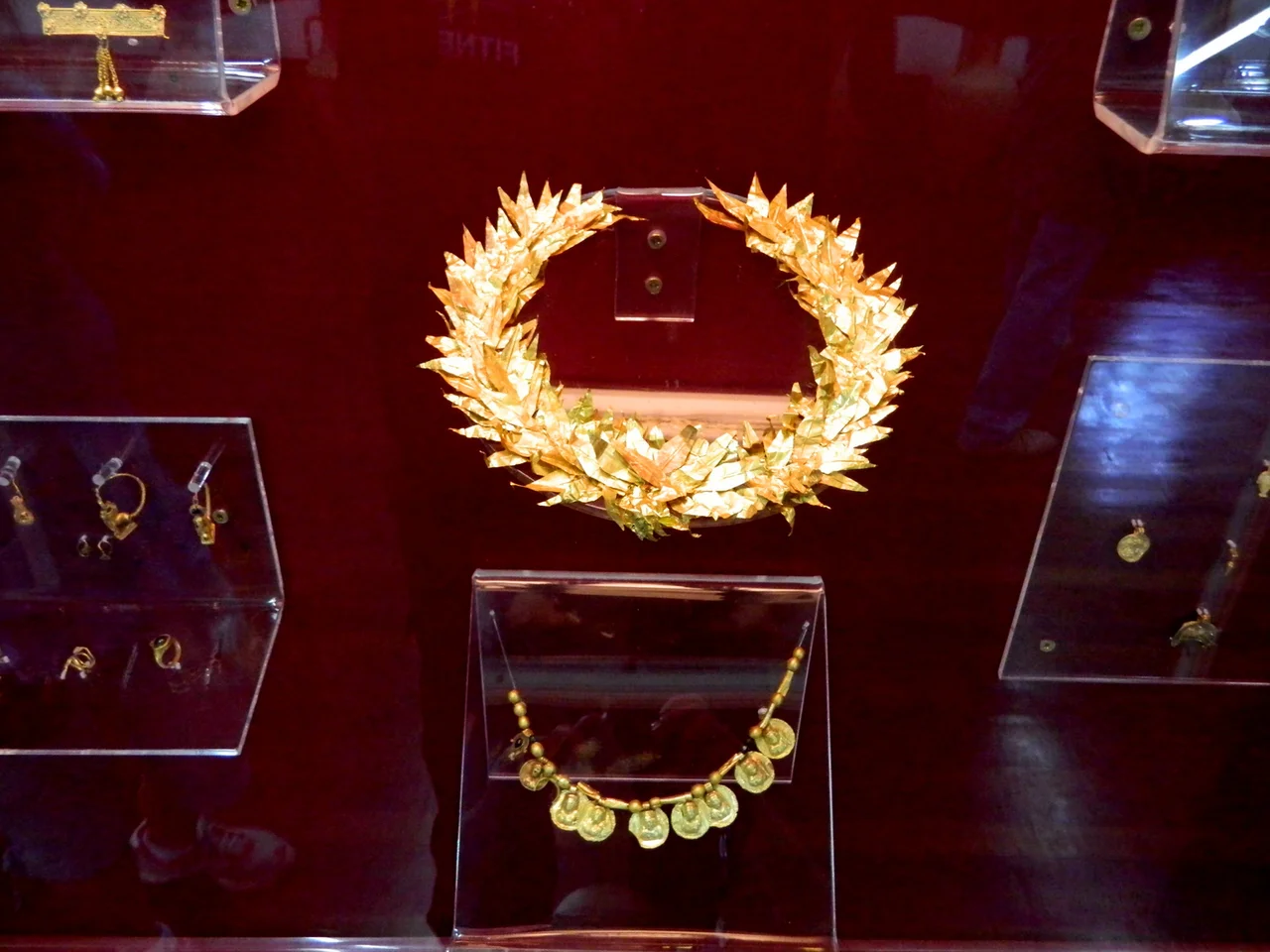 The Lamias gold - details