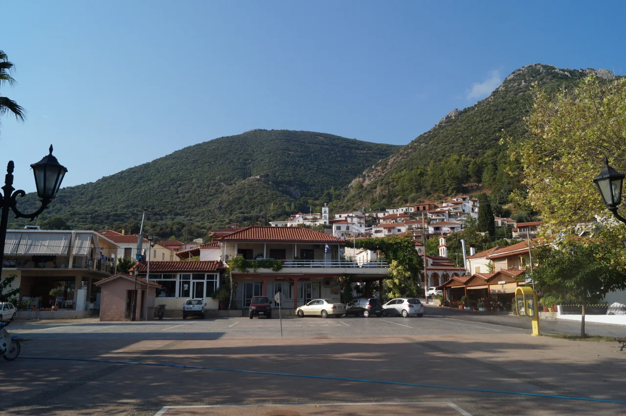 Trizina, Greece: Main Square of Troizina.