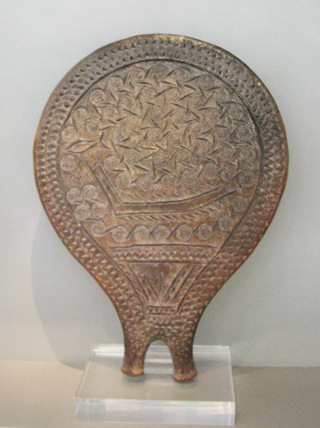 Clay frying-pan vessel with incised decoration of a ship. Found at Chalandriani on Syros island.
Early cycladic II period (Keros-Syros culture, 2800-2300 BC)