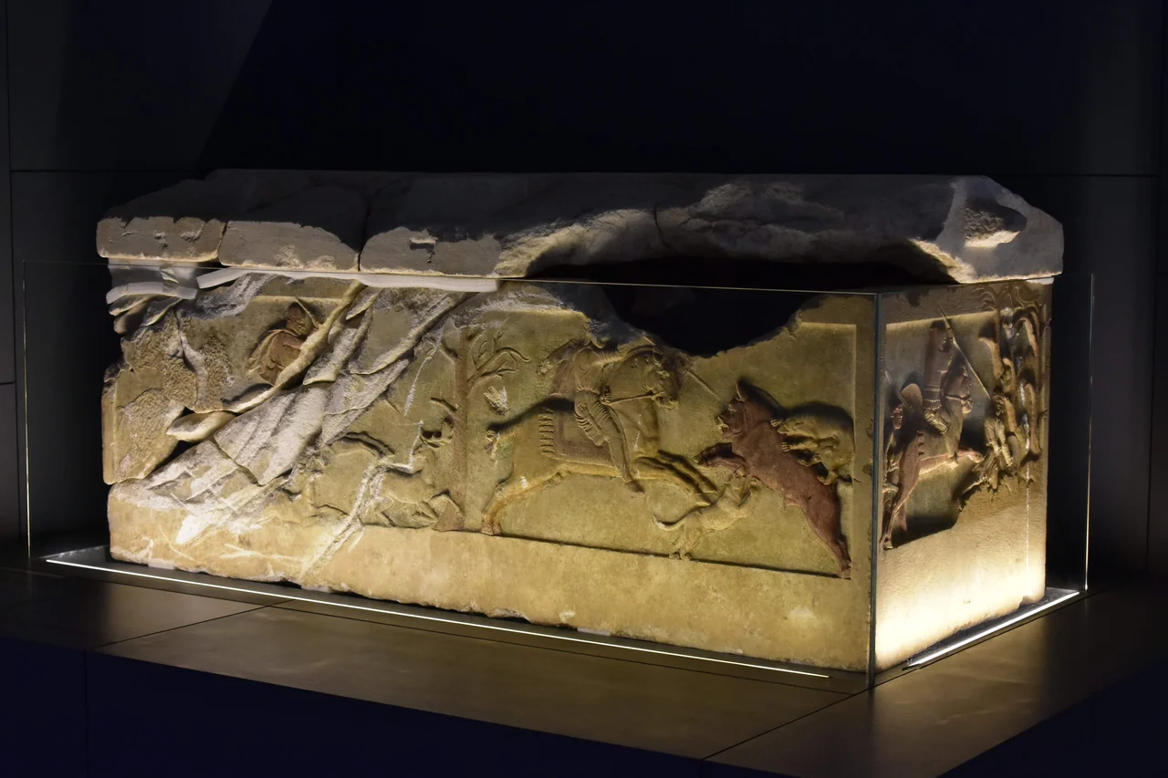 Altıkulaç Sarcophagus Combat scene (detail)