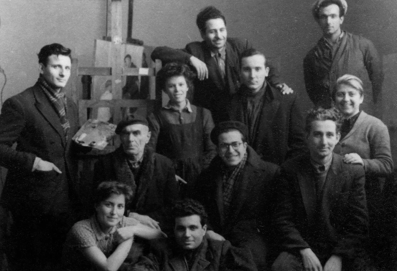 Моделът бай Георги и студенти от Художествената академия - ок. 1952-53 г.
Students of The National Academy of Arts - Sofia, 1952-53