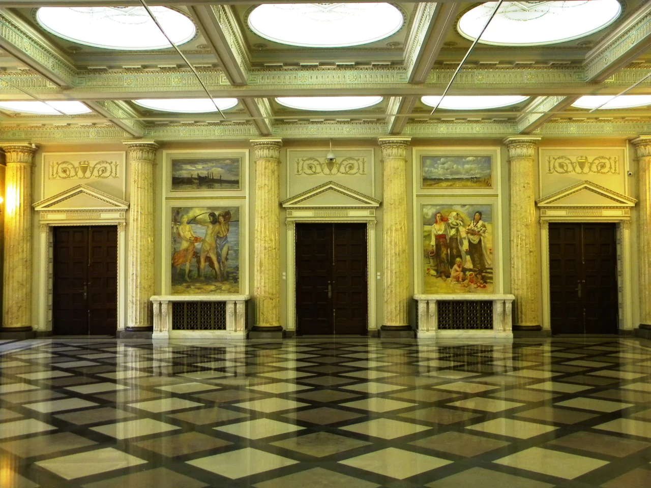 Bucuresti, Romania, Palatul Regal (Muzeul National de Arta al Romaniei - Pavilionul Sala Tronului - interior 2 ); B-II-m-A-19856