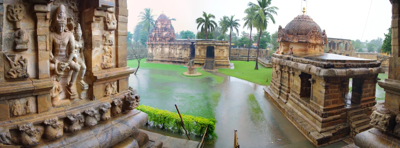 Gangaikondacholapuram temple. 1025-1035. Tamil Nadu (Bibl. : Vidya Dehejia : Indian Art, 1997, pages : 224-225