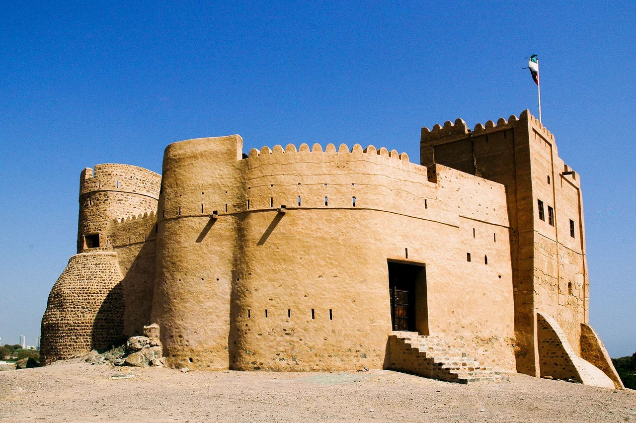 Fujairah Fort (not Al Bithnah Fort) side view, Fujairah City, Fujaairah, UAE.