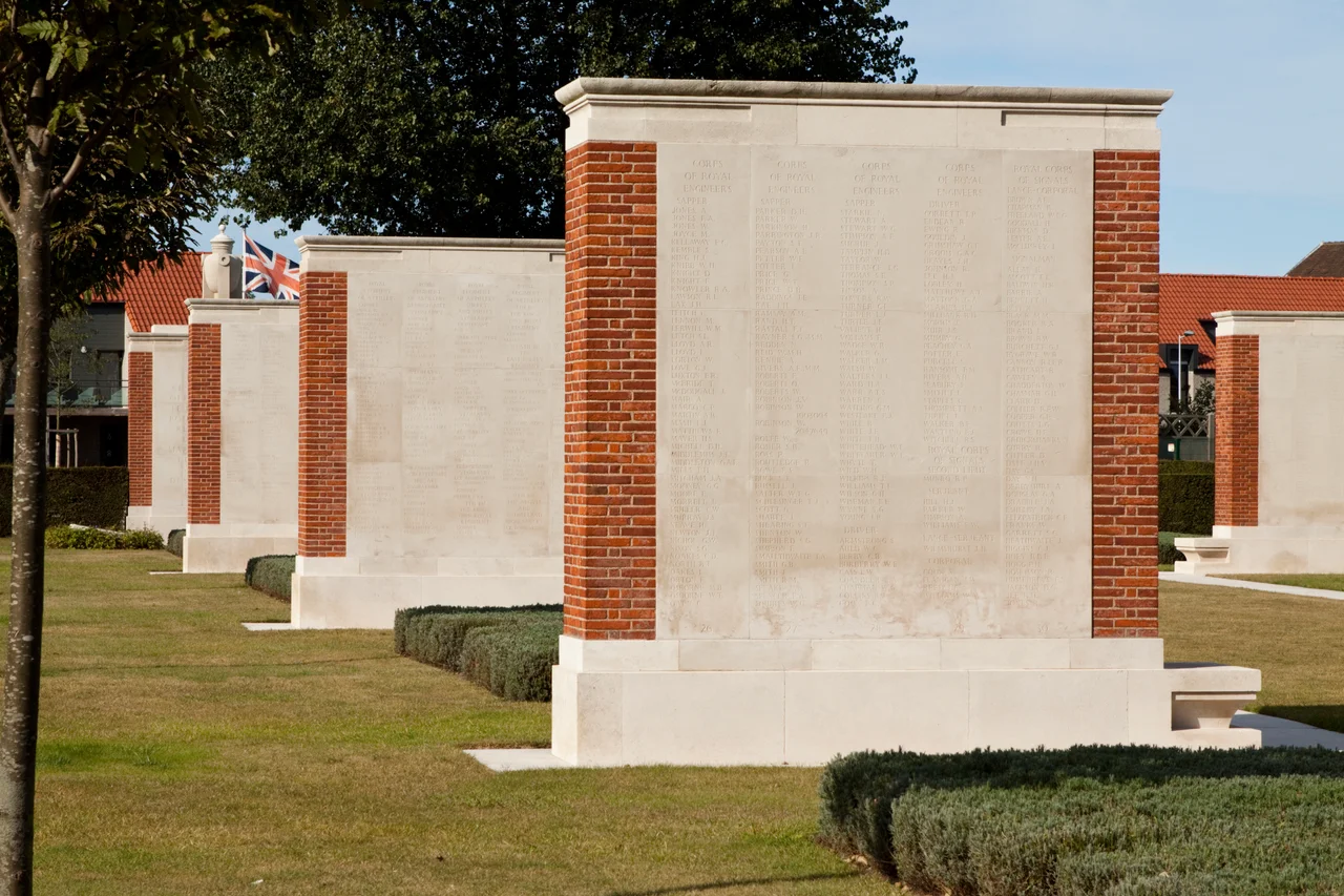 Dunkirk town cemetery memorial.