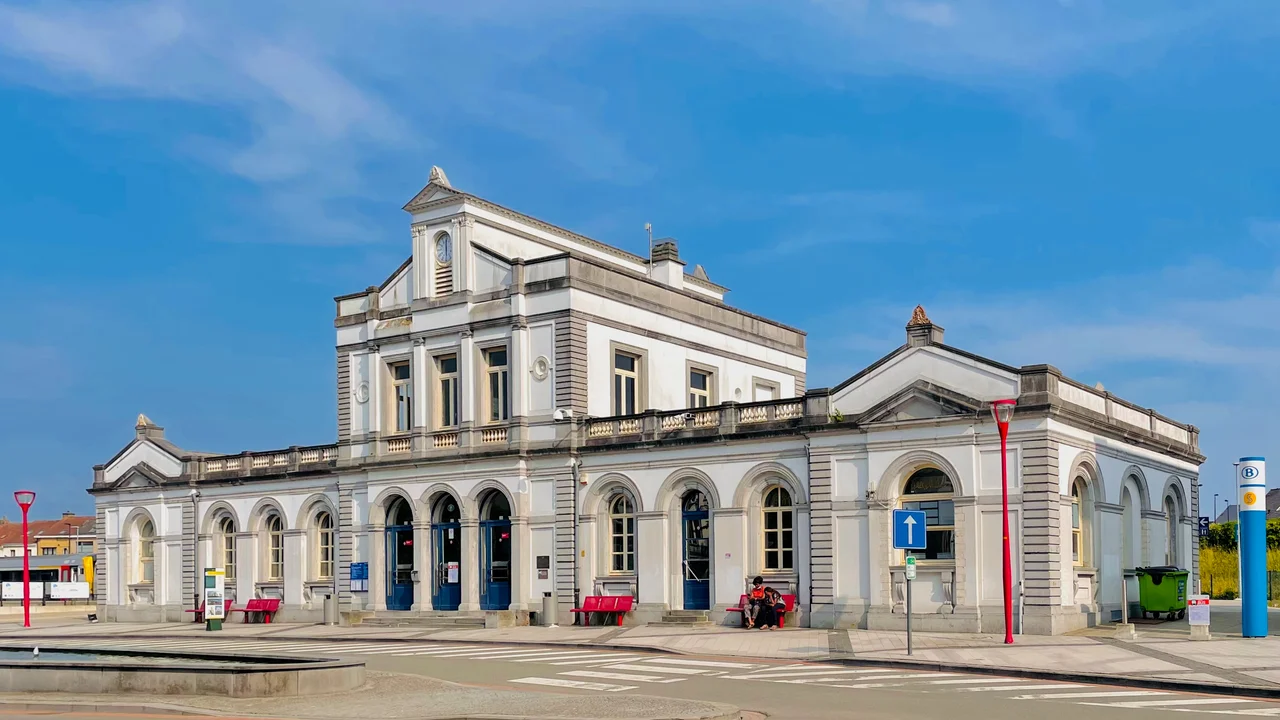 Station Ronse Gebouw
