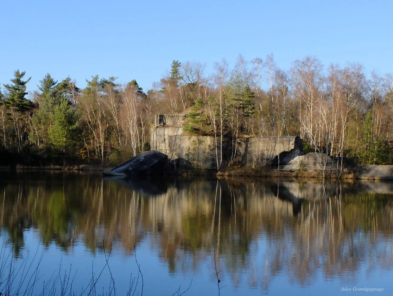 Fort van Brasschaat met de verwoeste linkervleugel