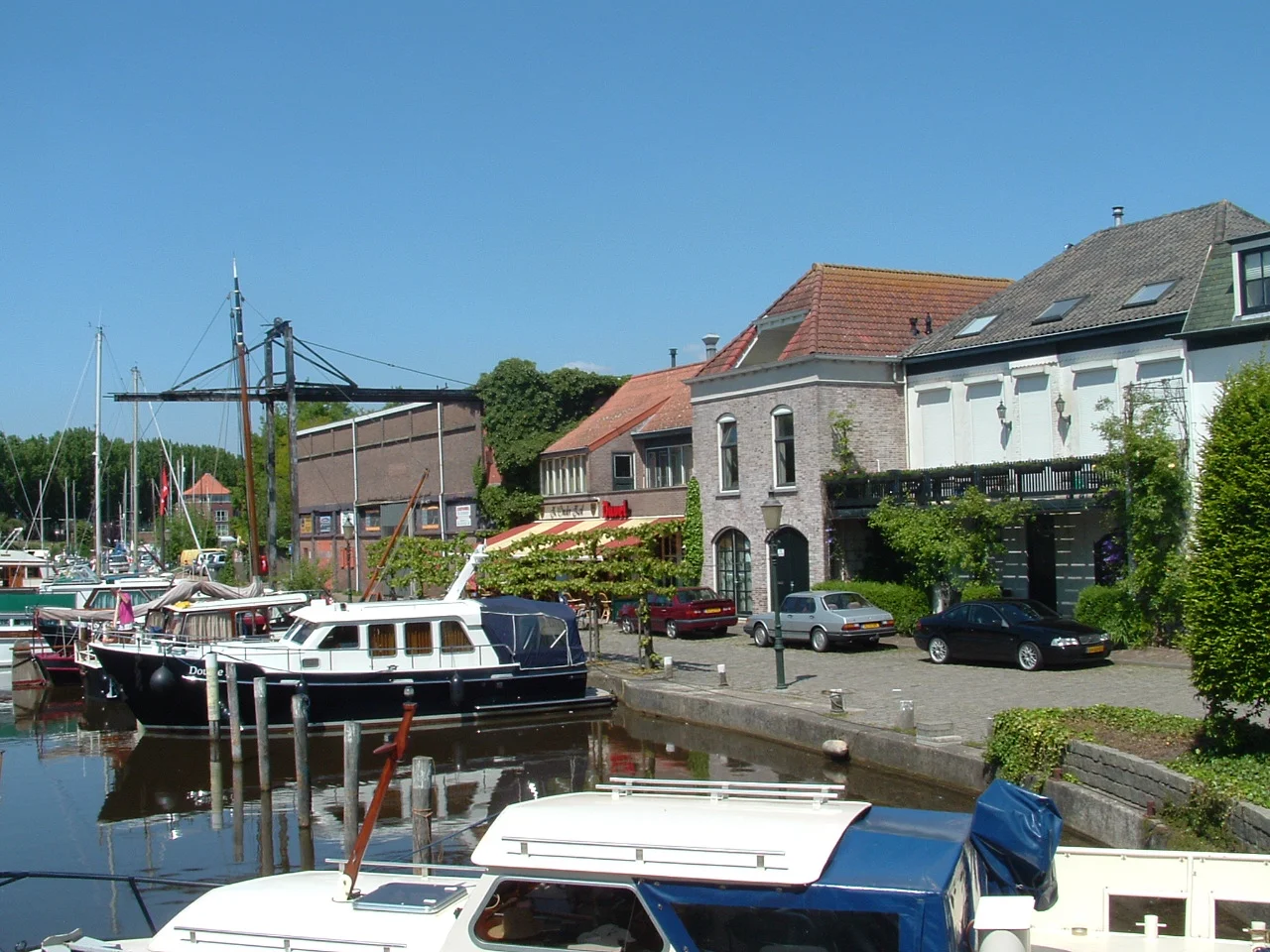 Front view of the inner harbour of the Dutch town of Steenbergen.
Nederlands: Vooraanzicht van het binnenste gedeelte van de Steenbergse stadshaven.