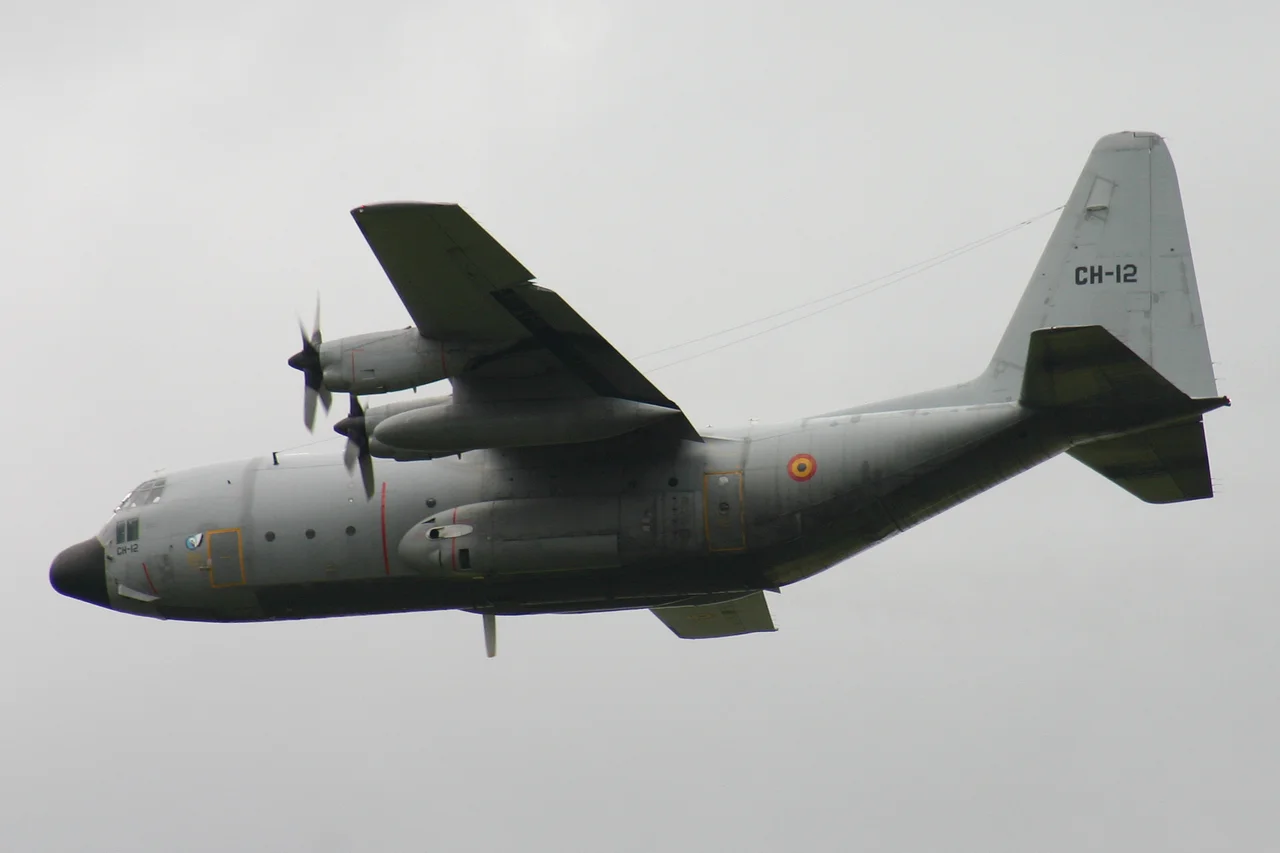 Always impressive on a fast pass!
Operated by 20Sm, 15Wg, Belgian AF.
Allocated US military serial 71-1808.
c/n 4483.
2011 Koksijde Airshow, Belgium.

07-07-2011