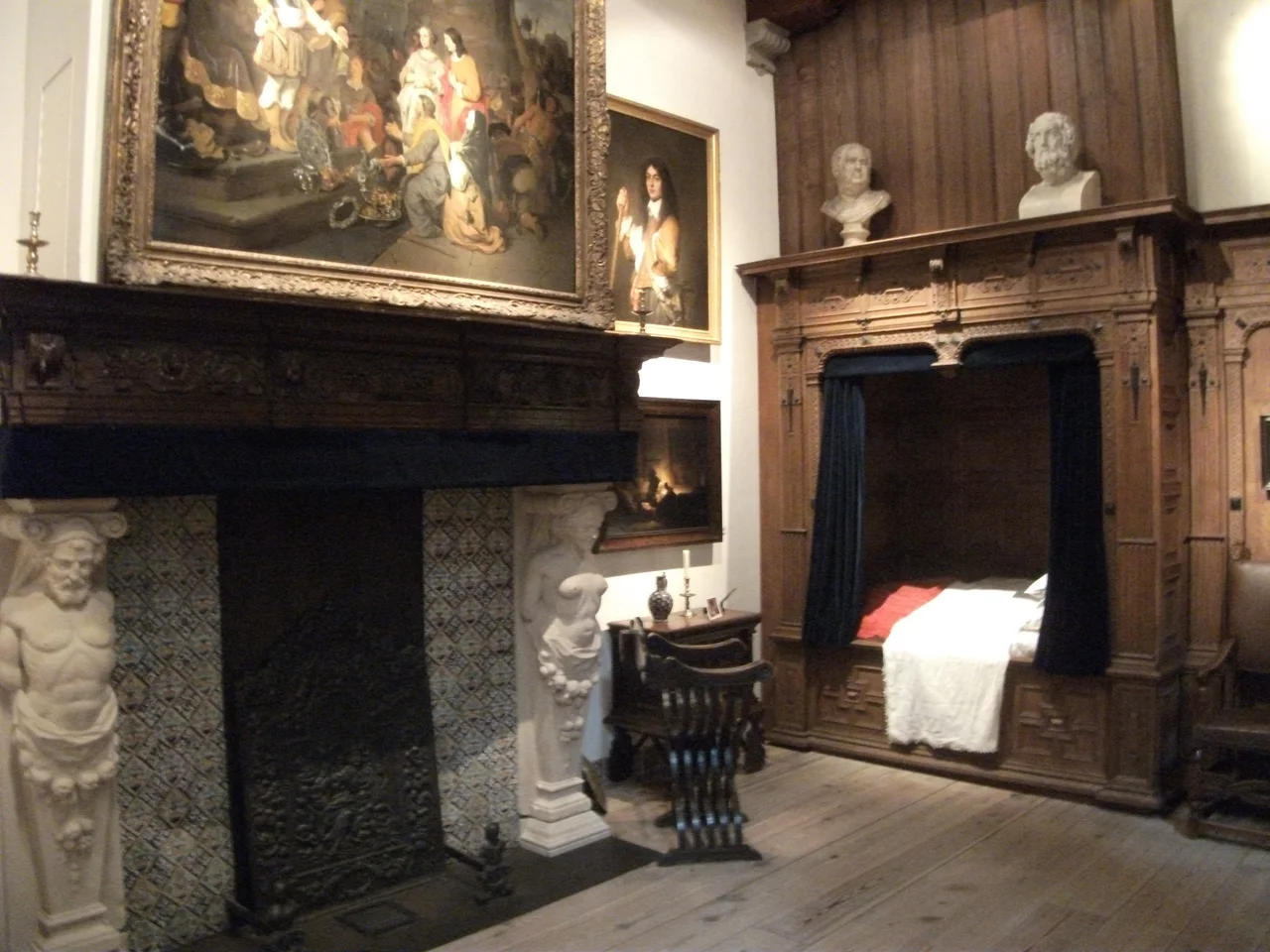 Rembrandt House Museum, view of showroom & Rembrandt's bed