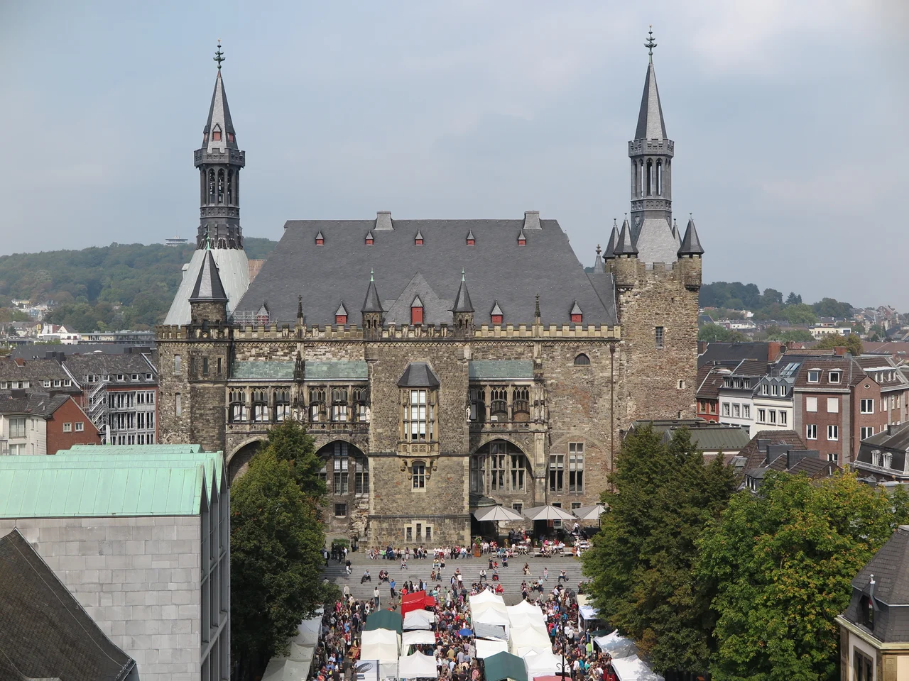 View from the Aachen Cathedral over the Katschhof to the Aachen Town Hall. On the left you can see the Domsingschule. The European market for handicrafts and design is currently taking place on the Katschof.