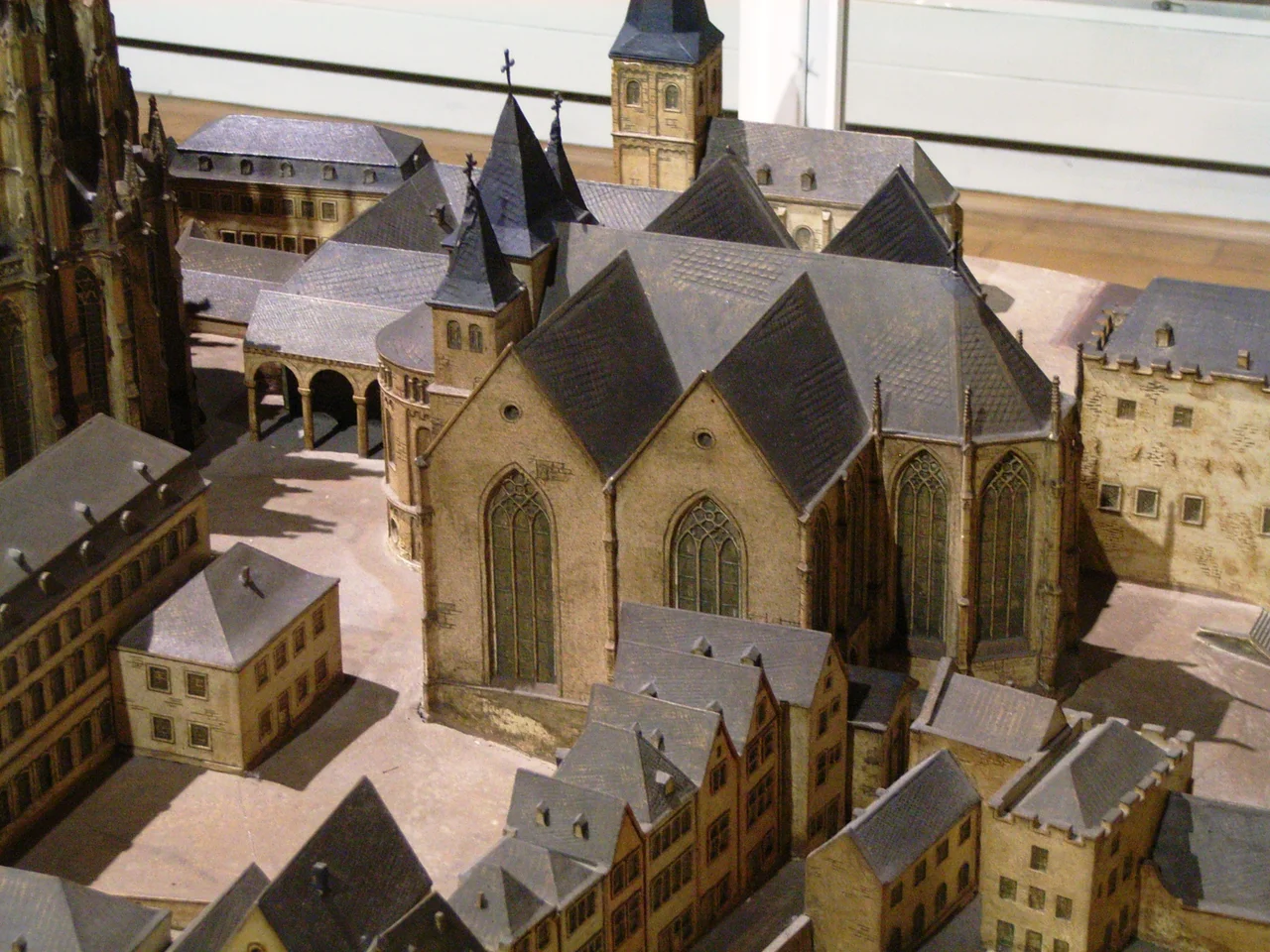 Former church St. Maria ad Gradus, Cologne, Germany. With the St. Lupus church behind.
Built in 11th century, destroyed 1817.

Model of the church, located in Cologne Stadtmuseum.