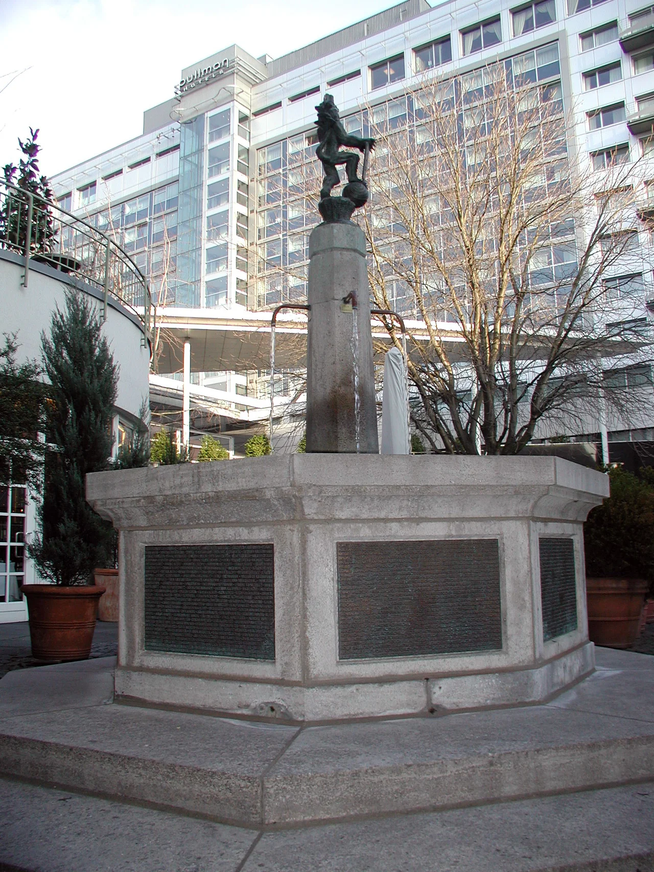 Köln, Erich Klibansky Platz