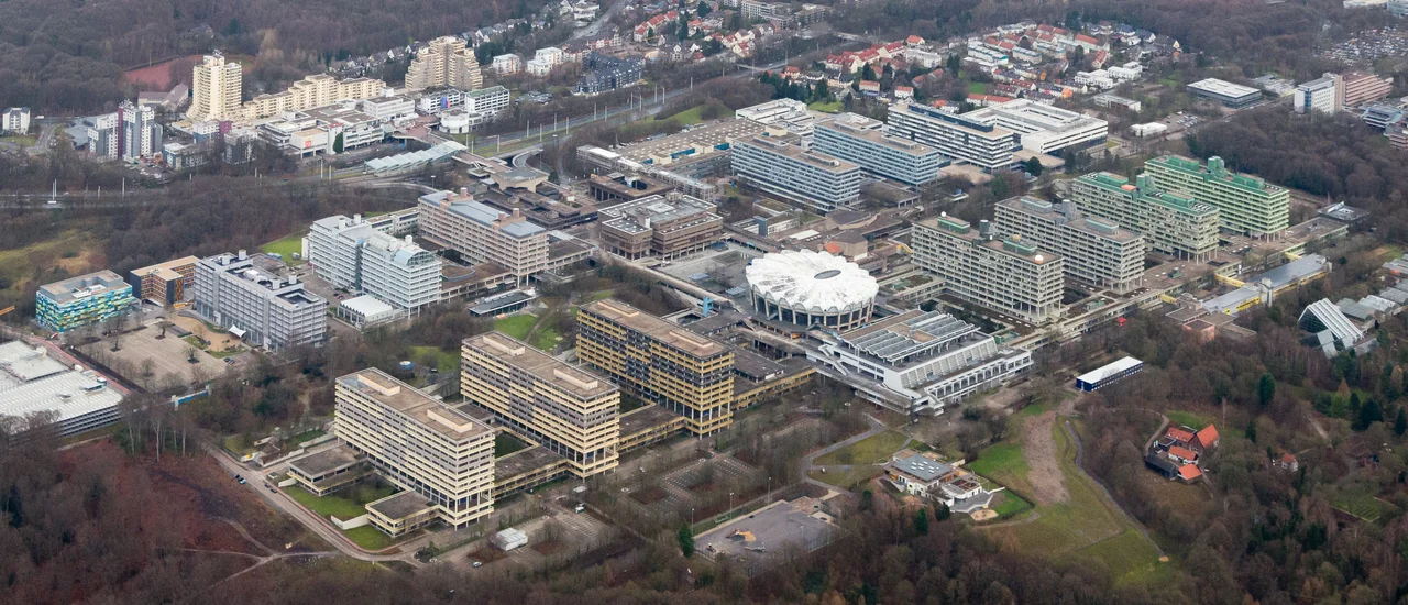 Aerial photograph of RUB = Ruhr University Bochum. Left hand side (top): Uni-Center (residential buildings+Shopping center); right hand side: Auditorium Maximum = Audimax with dining center.