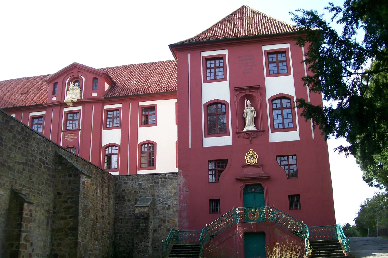 Schloss und Benediktinerabtei Iburg in Bad Iburg, Schlaunscher Klostertrakt