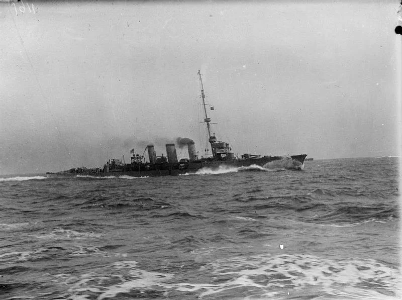 British cruiser HMS Arethusa at speed, 1914.
