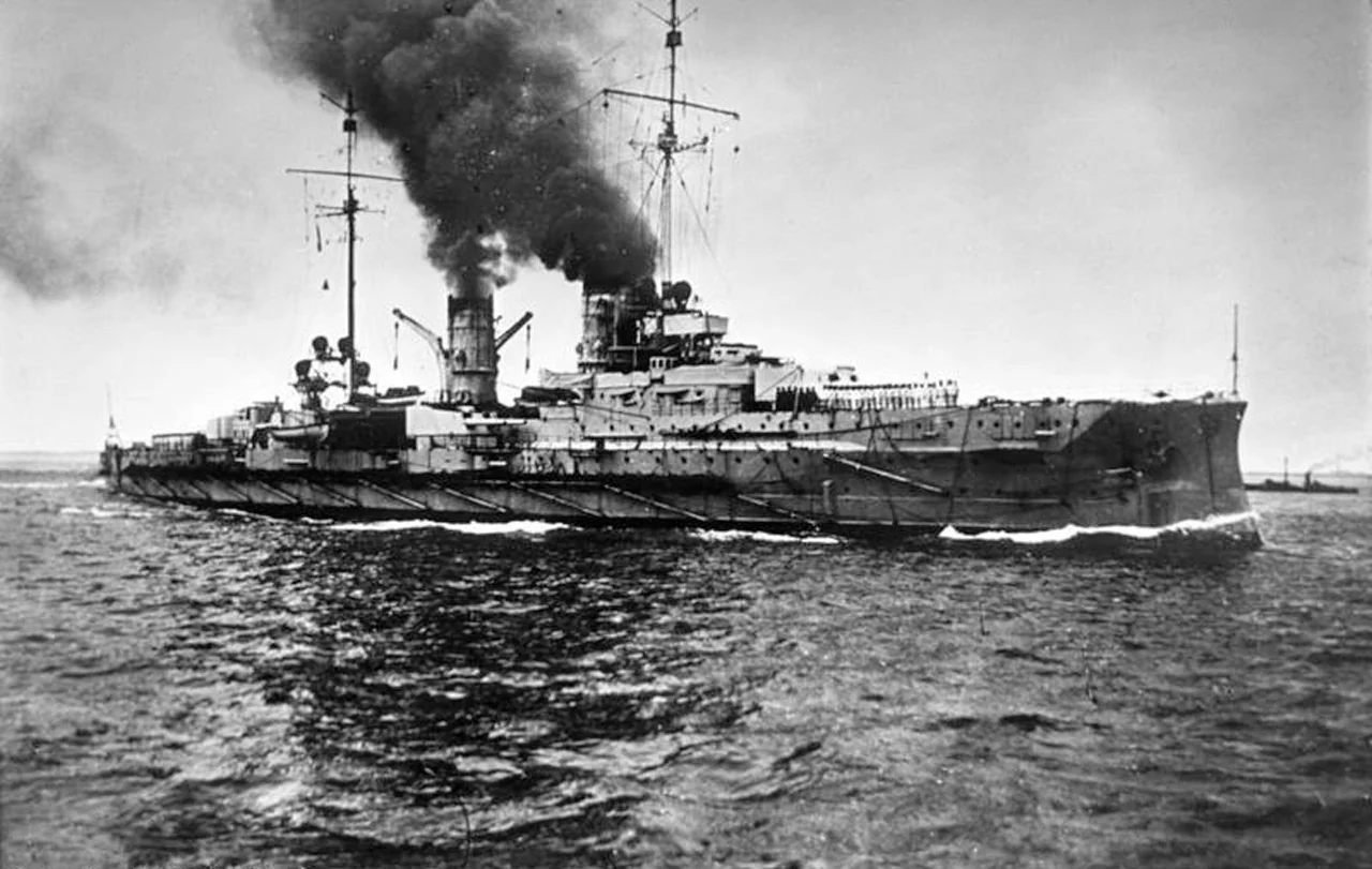 For documentary purposes the German Federal Archive often retained the original image captions, which may be erroneous, biased, obsolete or politically extreme. Kreuzer "SMS Blücher"
Kreuzer "S.M.S. Blücher", Ansicht der Steuerbord-Seite