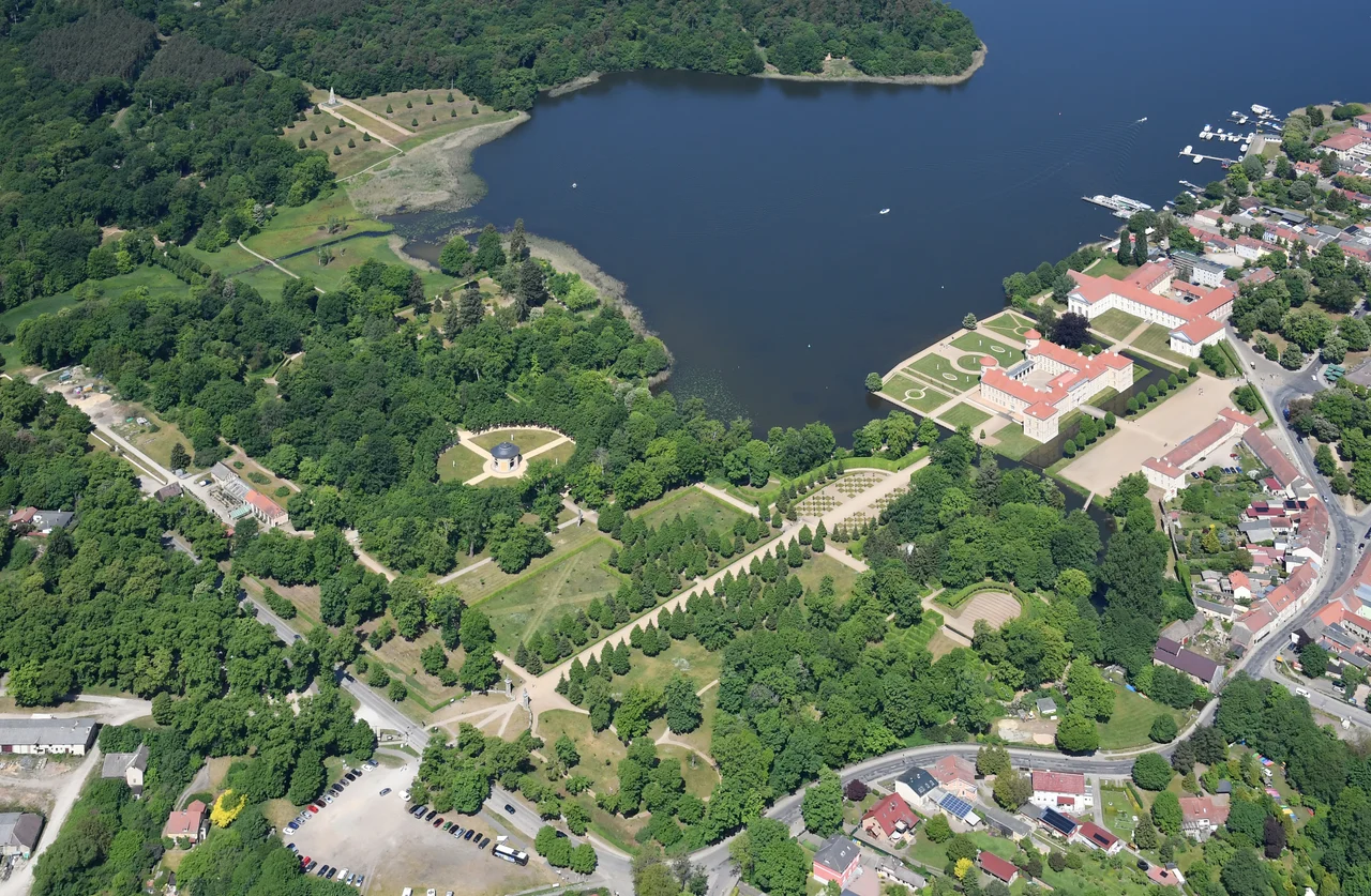Aerial image of Rheinsberg Palace (view from the southeast)