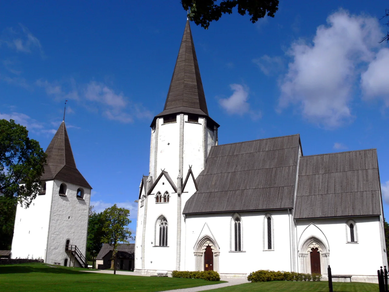 Lärbro kyrka auf Gotland. Kirche mit Kastell