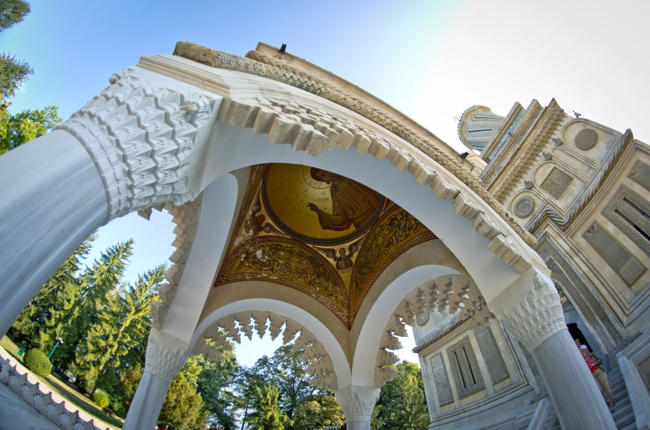 Curtea de Argeş Monastery, Romania: exterior.