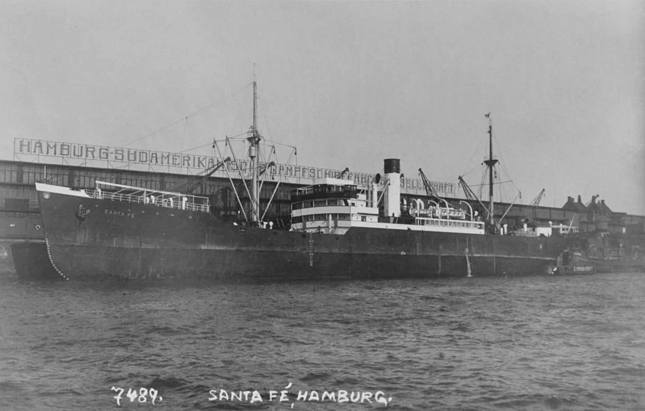 The Hamburg Süd steamship Santa Fé in port in Hamburg in the late 1930s. She was built in 1921 as Steigerwald for HAPAG.