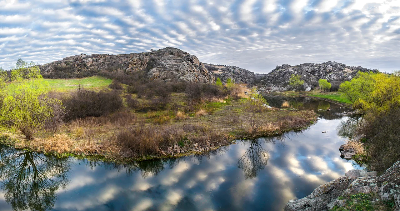 Aktove Canyon. Granite-steppe lands of Buh Regional Landscape Park, Mykolaiv Oblast