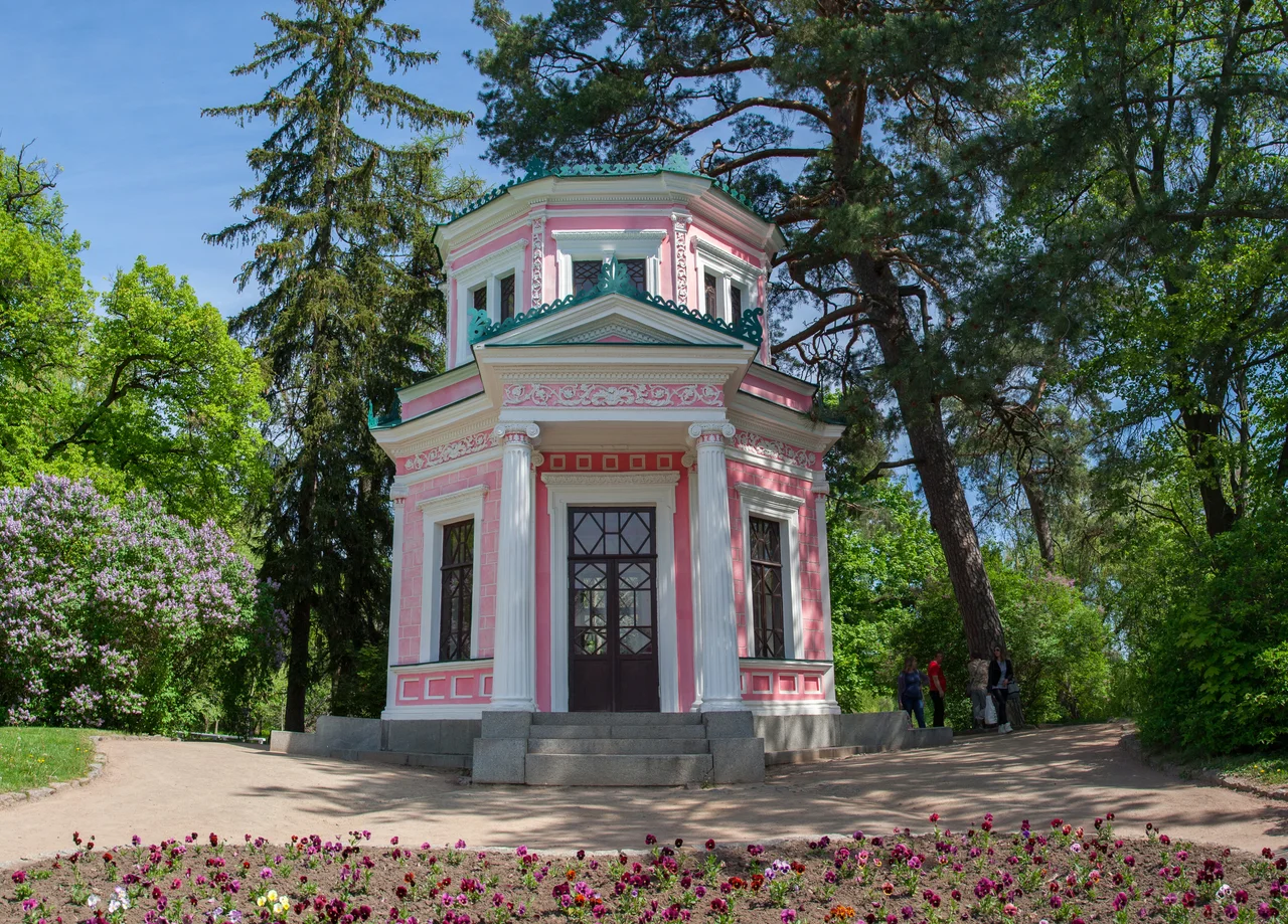 6.6. Рожевий павільйон (мур.), Умань, вул. Садова, 55 (парк «Софіївка»)