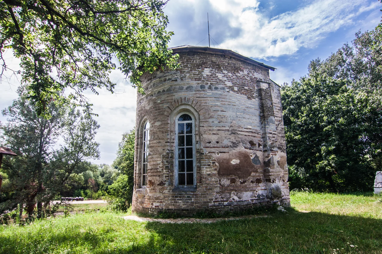 Юр'їва божниця (мур.), Остер, с.Старогородка