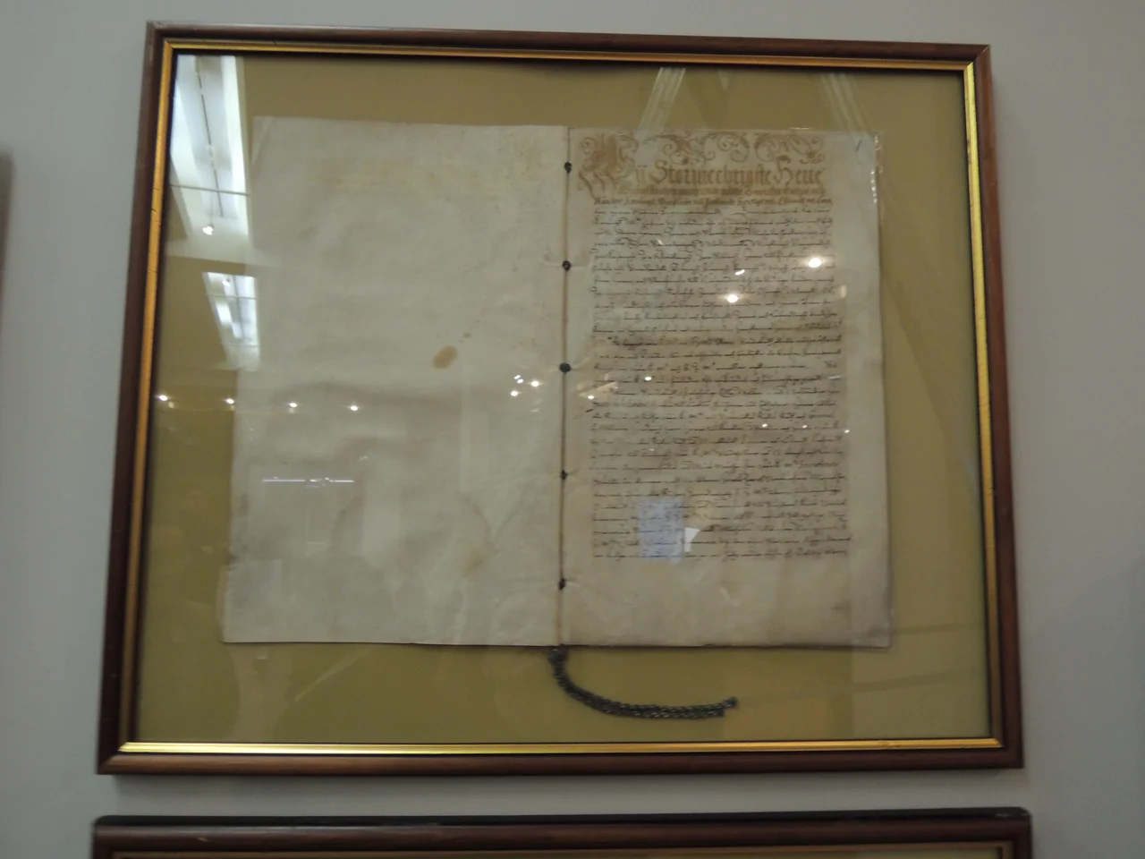 1 мая 1617 года. Ратификация шведского короля Густава Адольфа на Столбовский договор о вечном мире между Россией и Швецией. Пергамен. Шведский язык, титул короля выполнен золотой краской, прошита шелковым шнуром. Подпись-автограф короля. РГАДА. Ф. 96. Оп. 3, Д. 26, Л. 1
Выставка "Романовы. Начало династии", приуроченная к 400-летию избрания на царство Михаила Федоровича Государственный Исторический музей, весна 2013 года