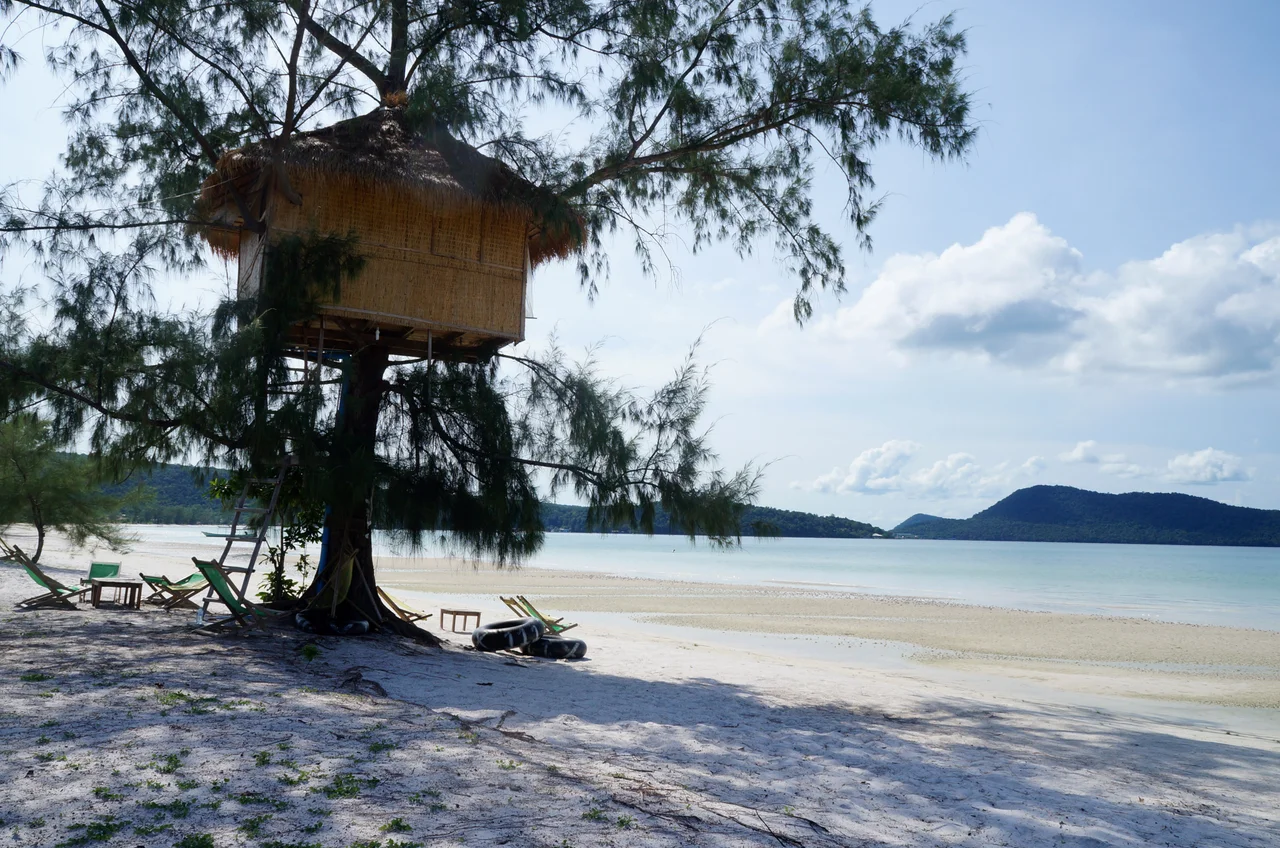 image of beach tree house on Koh Rong Sanloem, Cambodia 2014