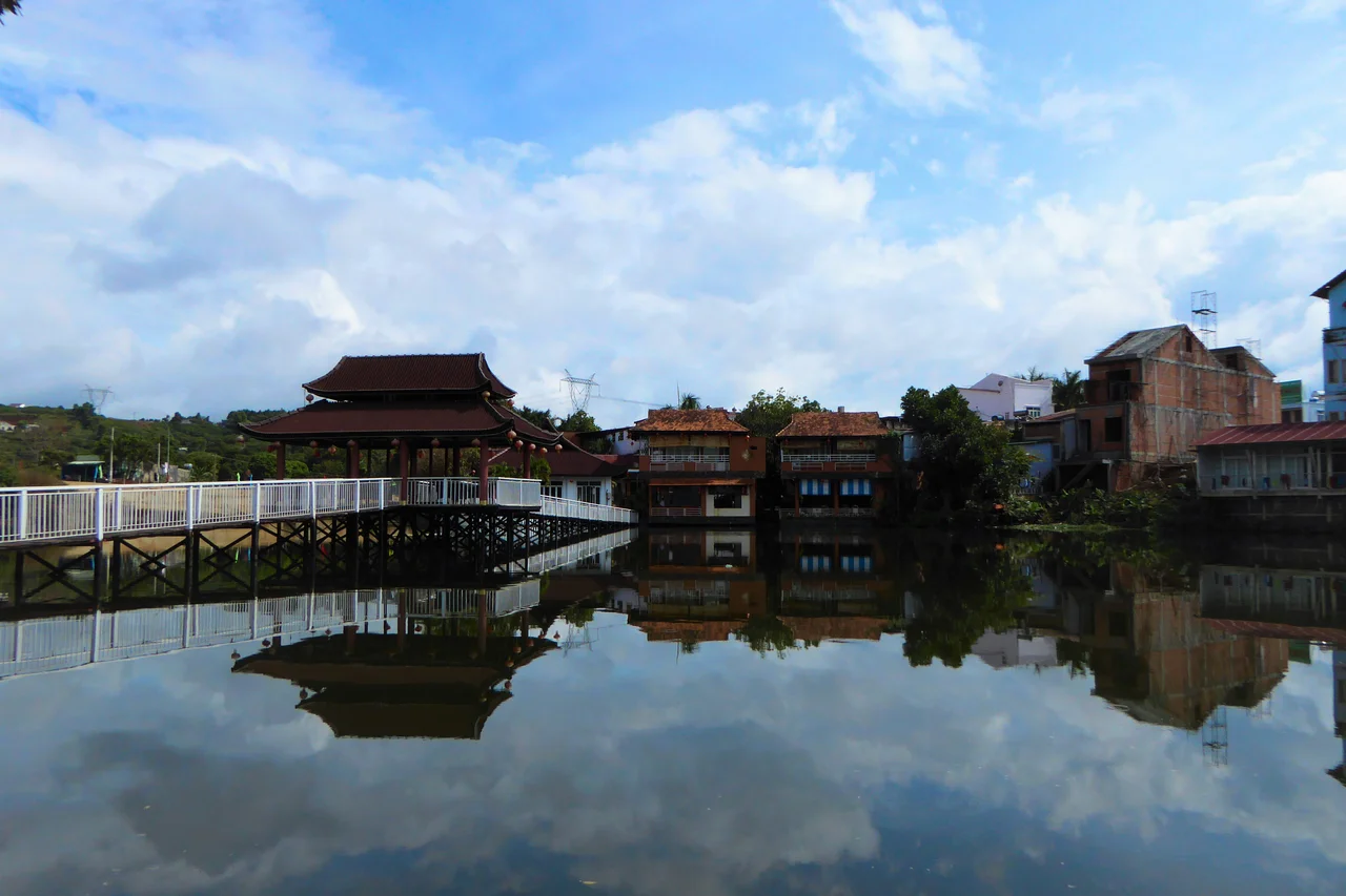 Restaurant next to the small lake