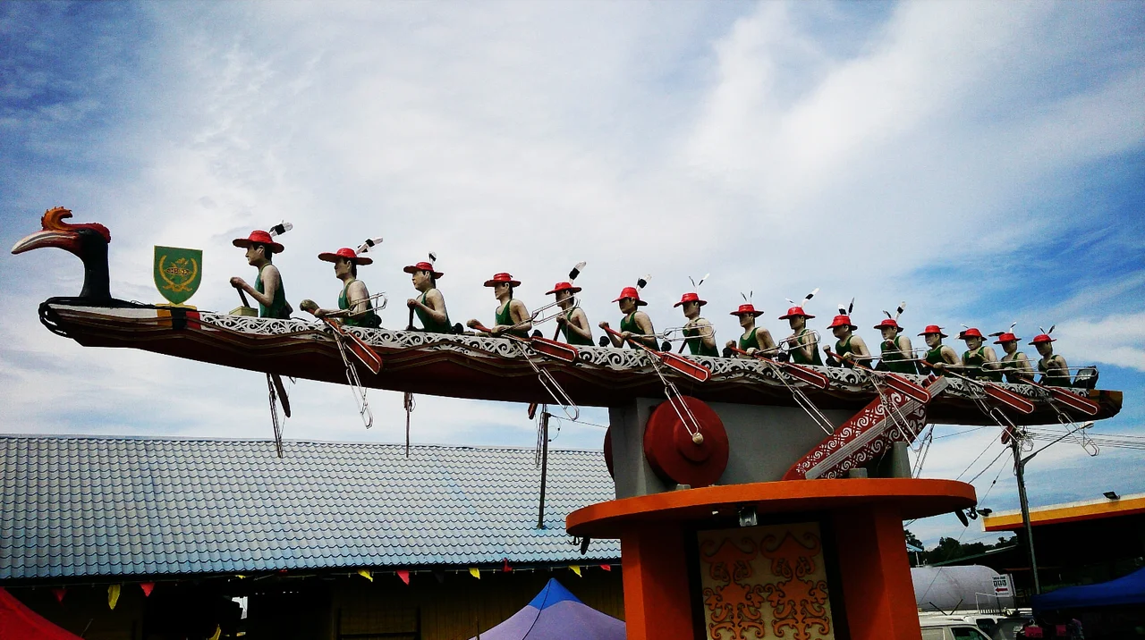 This is the landmark of Marudi Town. It's located at Marudi Town Square. It represents the most historical activity of Baram, which is the Baram Regatta that started since 1899.