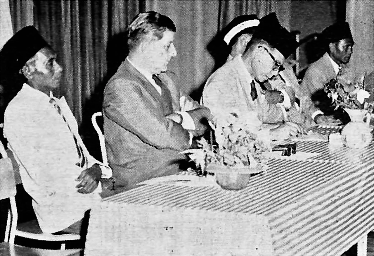 During a PGGMB conference, the Head of Education, Inche Idris bin Babji, regarded the year as a significant milestone for the association, which had reached its 21st year. The government announced the revision of Brunei's education policy, aligning it with the country's economic progress. Idris also emphasized the importance of the Malay language as Brunei's official language while recognizing the ongoing use of English. This reflects the government's commitment to education reform and adherence to constitutional principles.