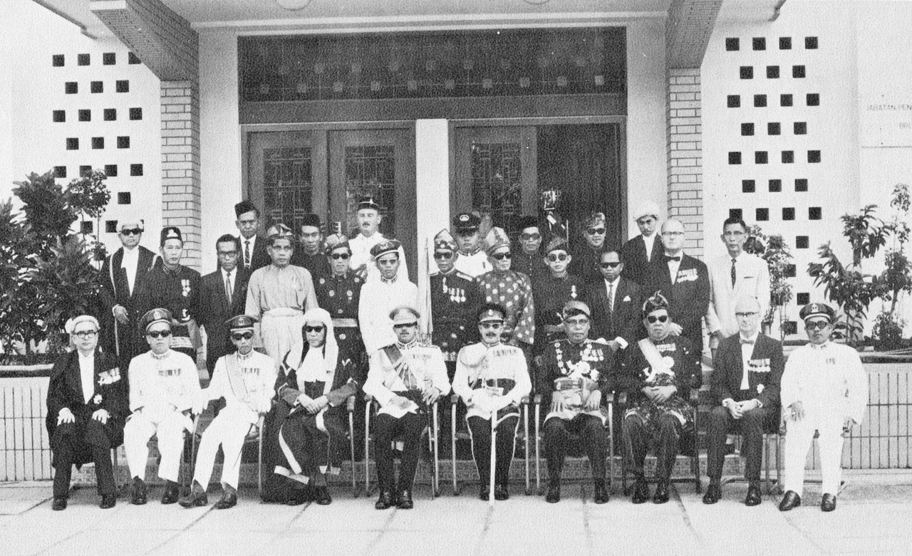 His Majesty D.Y.M.M. Paduka Seri Sultan Hassanal Bolkiah Muizzaddin Waddaulah with Duli Yang Teramat Mulia Paduka Seri Begawan, Wazir, State Officials and The Honourable members after His Majesty opened the Legislative Council on 11 December 1967