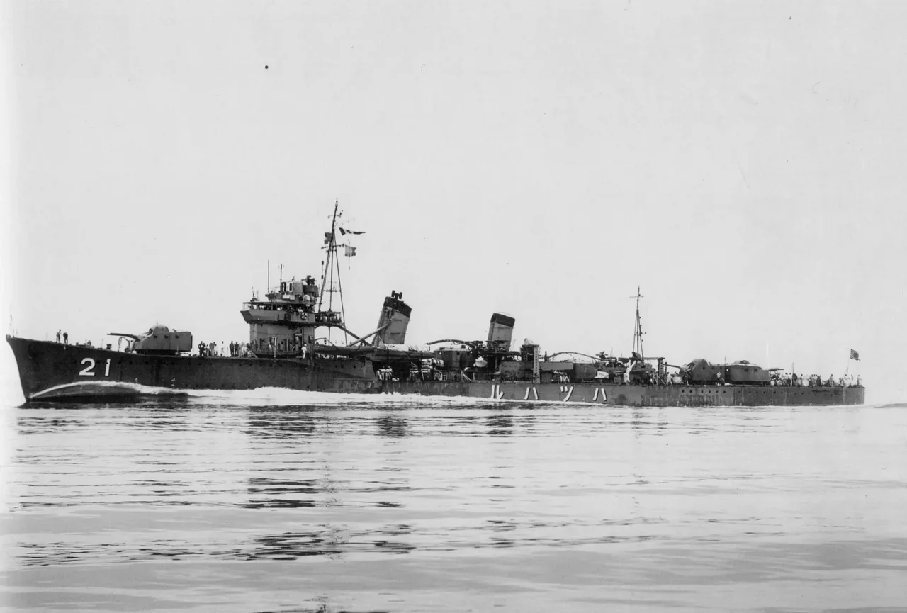Imperial Japanese Navy destroyer Hatsuharu (Hatsuharu-class) on 1934, after modifications to improve stability.