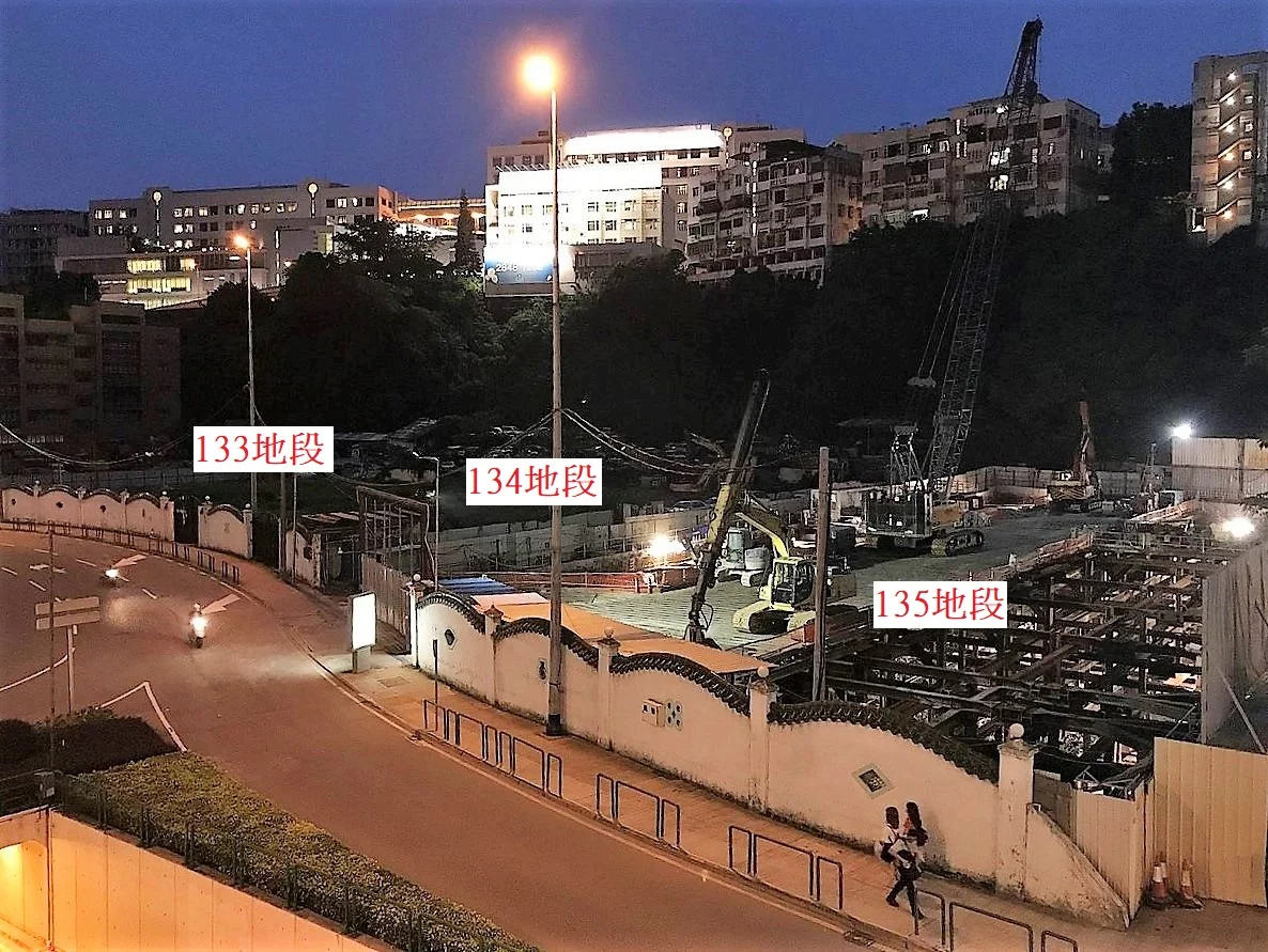 ​Constructions under Guia Mountain.