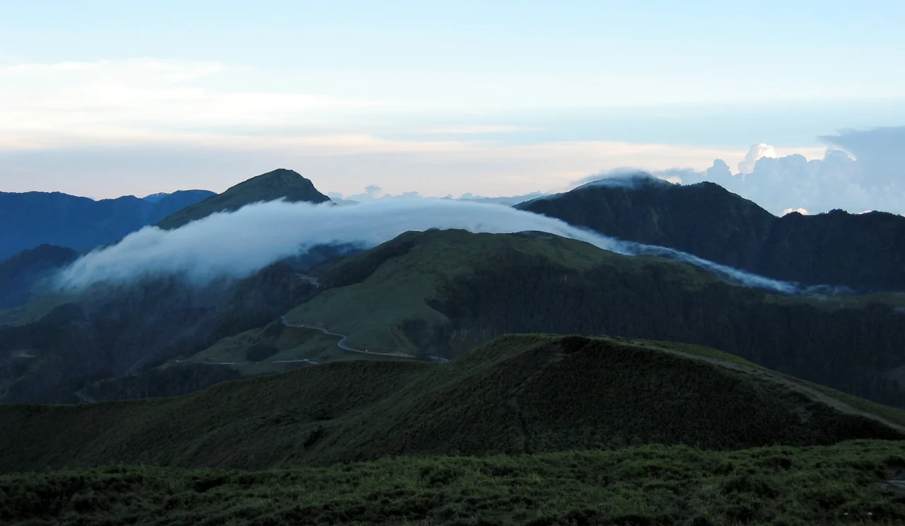 Hehuanshan East and Main Peak at sunset from North Peak; Francisco Carin 范凱令
