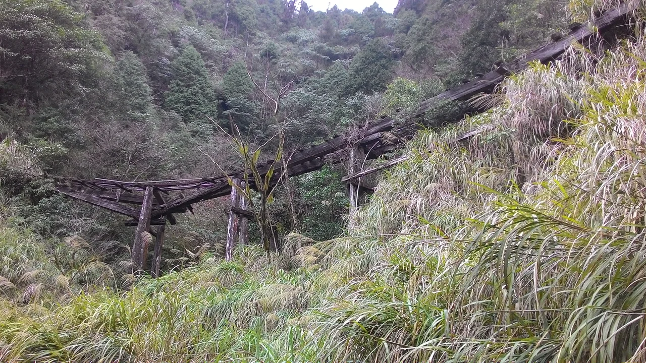 ​太平山莊公廁後方的鐵路遺跡