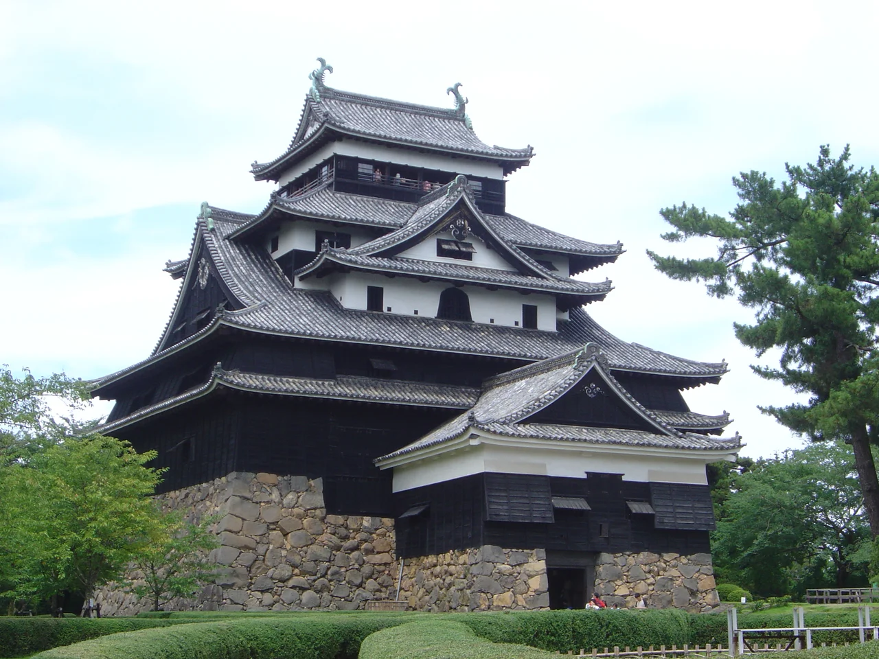The keep of en:Matsue Castle.
Copyright (c) 2003 David Monniaux