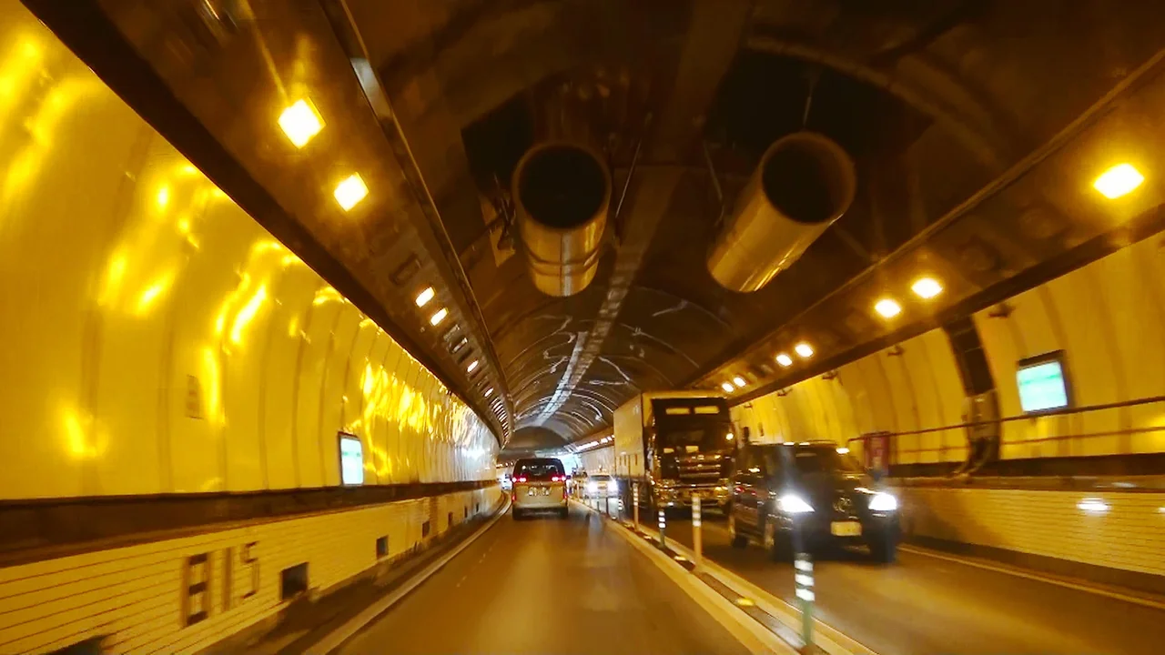 Sasago tunnel ceiling panel is removed, the ventilation system were built